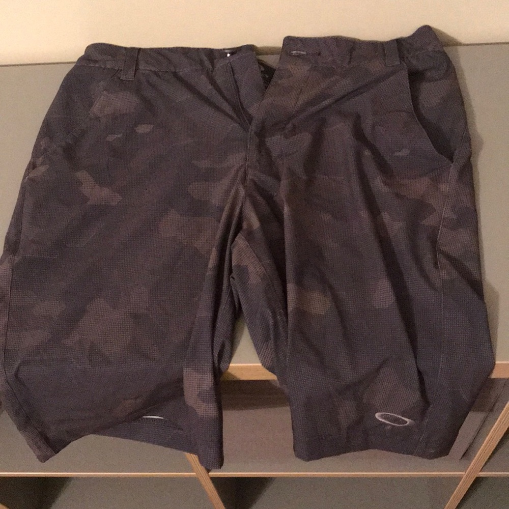 Oakley golf shorts
